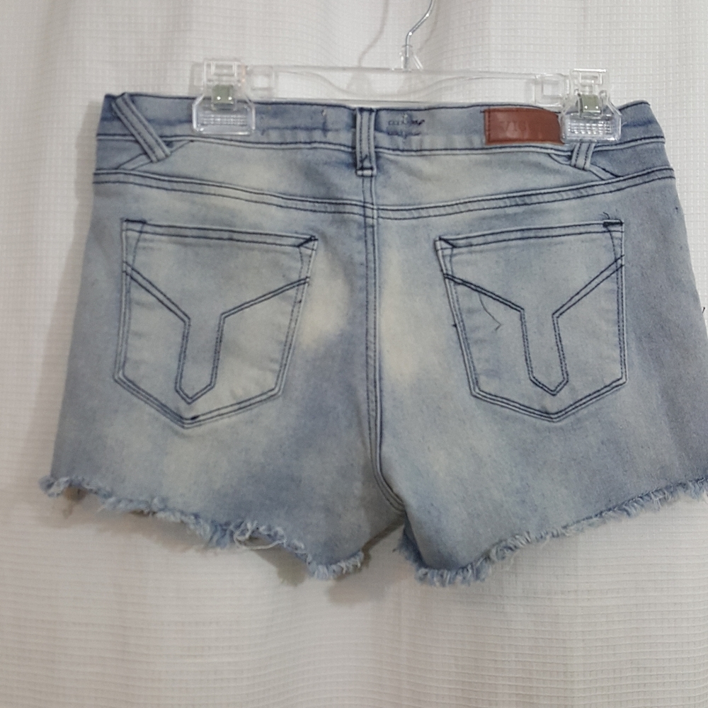 🌞Vigold blue distress frayed hem shorts size 7/8 - Picture 2 of 5